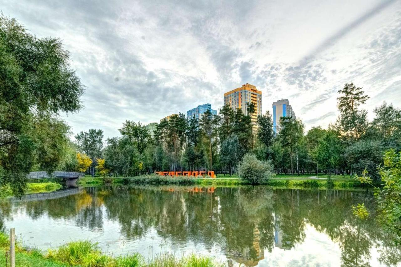 Modern Apartment Near Park Kiev Exterior photo
